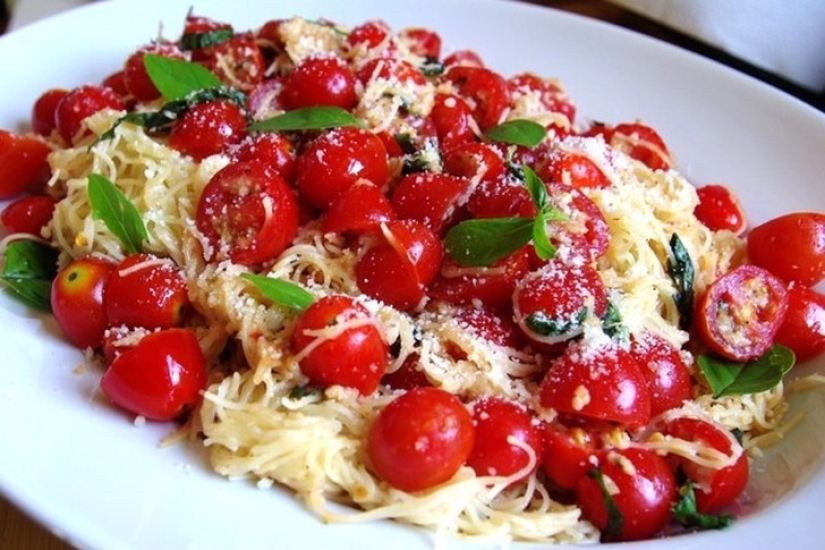 Oh, those delicious tomatoes! 10 useful properties of "apples of love" Oh, those delicious tomatoes! 10 useful properties of "apples of love"