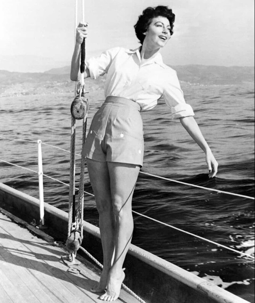 On a snow-white yacht: 20 vintage photos of Monroe, Hepburn and other stars at sea On a snow-white yacht: 20 vintage photos of Monroe, Hepburn and other stars at sea