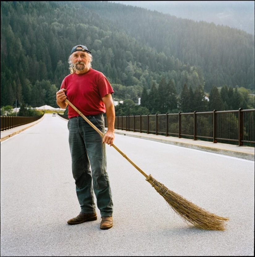 Ordinary Italians through the eyes of an Italian Ordinary Italians through the eyes of an Italian