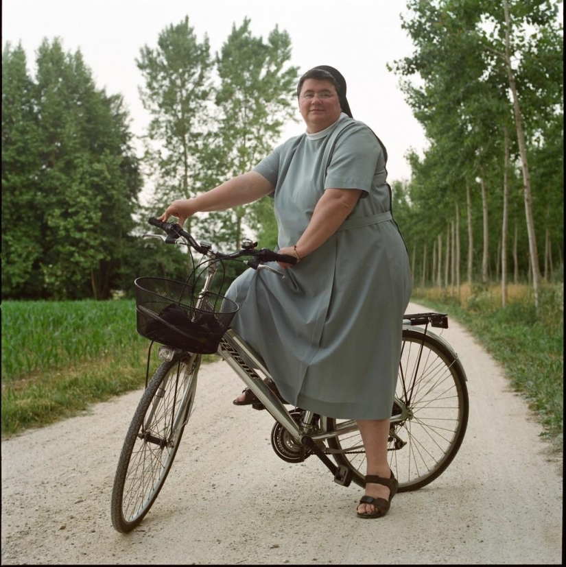 Ordinary Italians through the eyes of an Italian Ordinary Italians through the eyes of an Italian