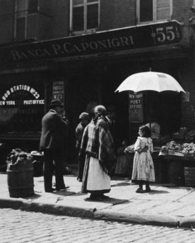 Pages of life of ordinary and poor Americans in New York of the XIX century