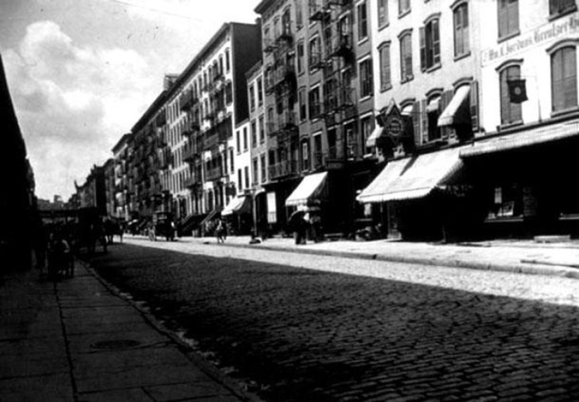 Pages of life of ordinary and poor Americans in New York of the XIX century