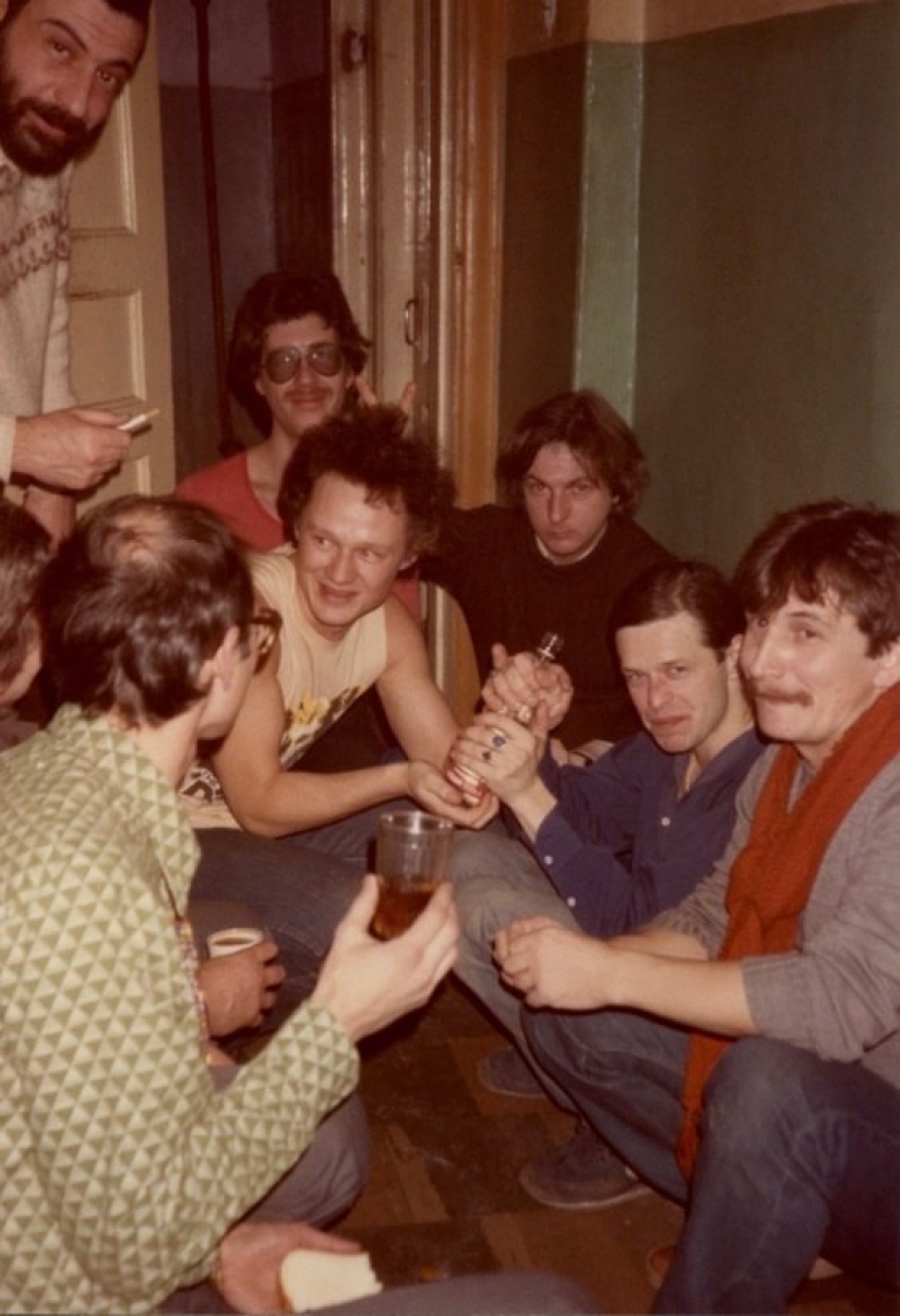 Papá-una copa de vino de oporto: cómo y qué bebieron las estrellas de rock rusas Papá-una copa de vino de oporto: cómo y qué bebieron las estrellas de rock rusas