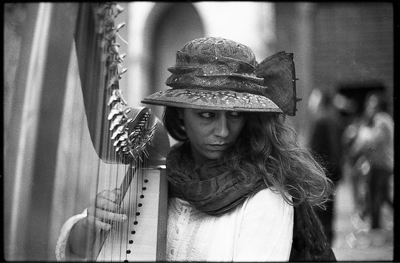 Paradise inhabited by devils: all the vices of St. Naples through the lens of Robbie McIntosh Paradise inhabited by devils: all the vices of St. Naples through the lens of Robbie McIntosh