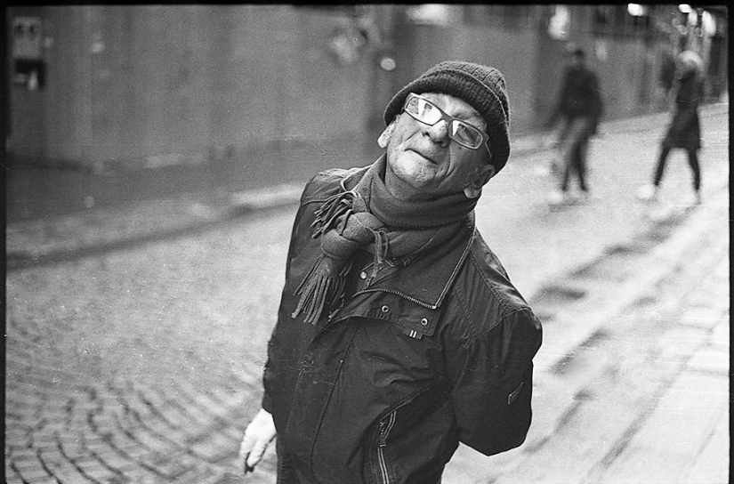 Paradise inhabited by devils: all the vices of St. Naples through the lens of Robbie McIntosh Paradise inhabited by devils: all the vices of St. Naples through the lens of Robbie McIntosh