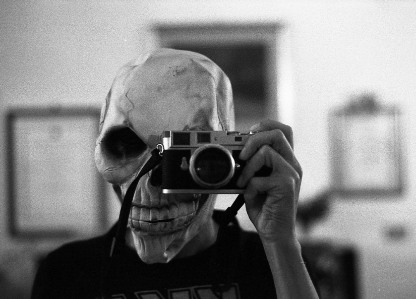 Paradise inhabited by devils: all the vices of St. Naples through the lens of Robbie McIntosh Paradise inhabited by devils: all the vices of St. Naples through the lens of Robbie McIntosh