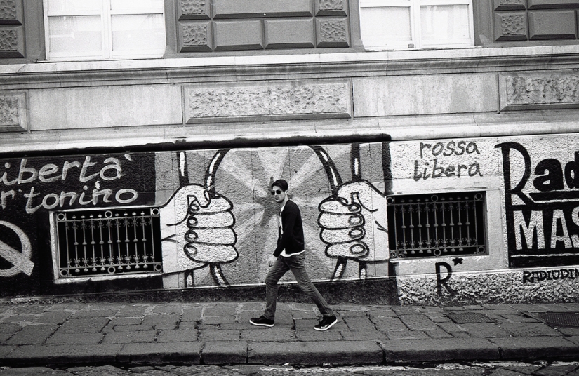 Paradise inhabited by devils: all the vices of St. Naples through the lens of Robbie McIntosh Paradise inhabited by devils: all the vices of St. Naples through the lens of Robbie McIntosh