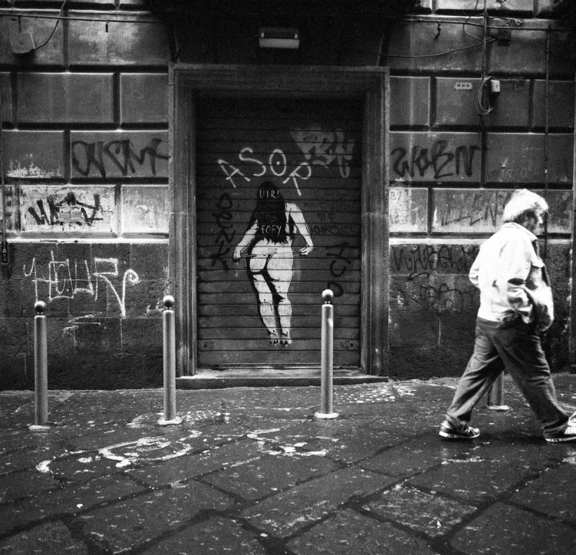 Paradise inhabited by devils: all the vices of St. Naples through the lens of Robbie McIntosh Paradise inhabited by devils: all the vices of St. Naples through the lens of Robbie McIntosh