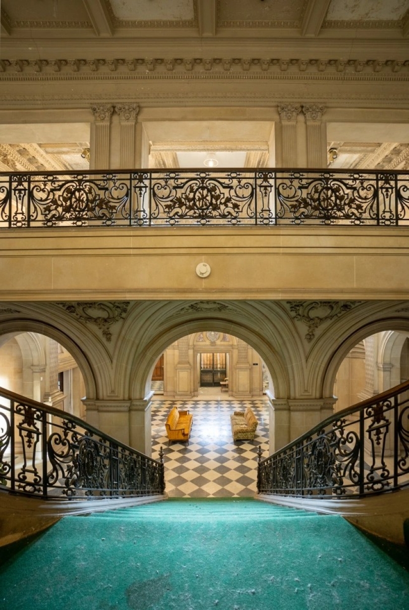 Paradise Lost: what is in an abandoned mansion worth 224 million dollars Paradise Lost: what is in an abandoned mansion worth 224 million dollars