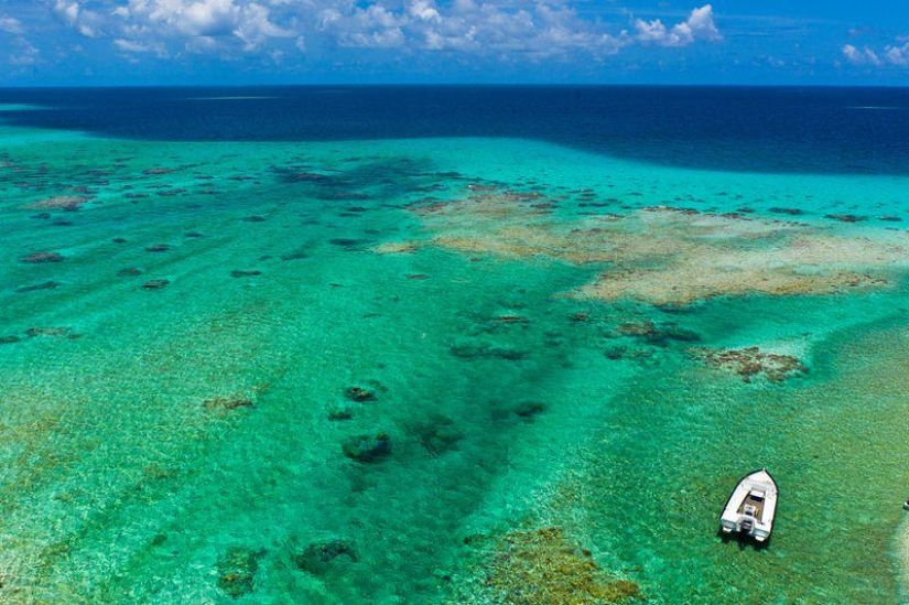Paraíso polinesio desde la altura de una cometa