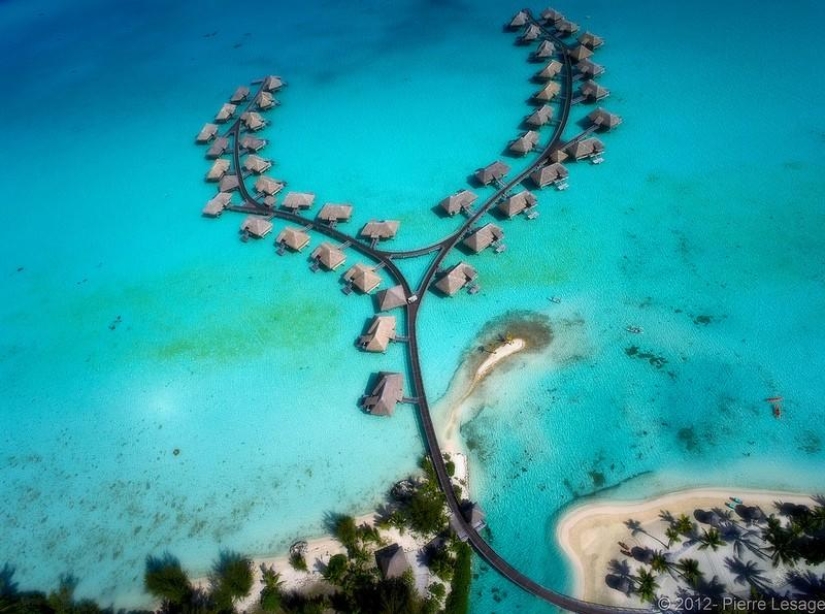 Paraíso polinesio desde la altura de una cometa