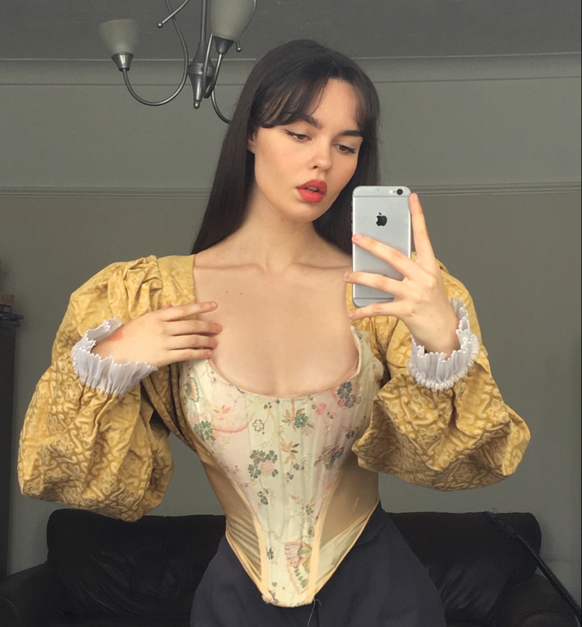 Parecía el ideal de ama de casa de la década de 1950: sexy esteticista resucita pin-up Parecía el ideal de ama de casa de la década de 1950: sexy esteticista resucita pin-up