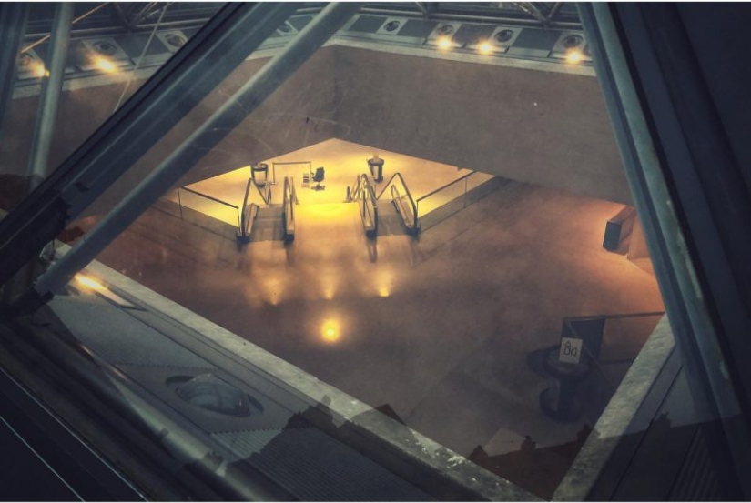 Paris at night — French photographer Loic Le Coeur takes stunning pictures on his phone Paris at night — French photographer Loic Le Coeur takes stunning pictures on his phone