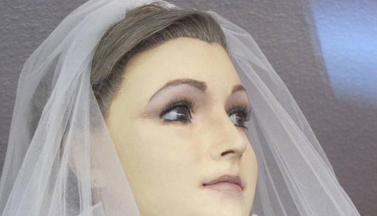 Pasqualita — Dead Bride's wedding dresses store