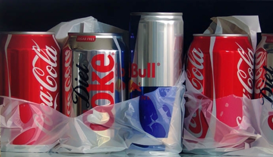 Pedro Campos and his oil paintings, similar to photos