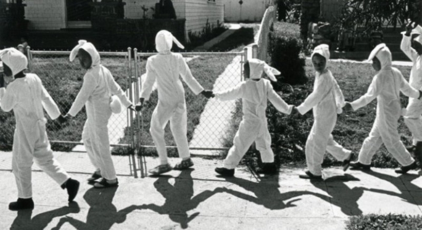 Photographer Gary Kruger is a virtuoso of moments, enchanted by the street Photographer Gary Kruger is a virtuoso of moments, enchanted by the street