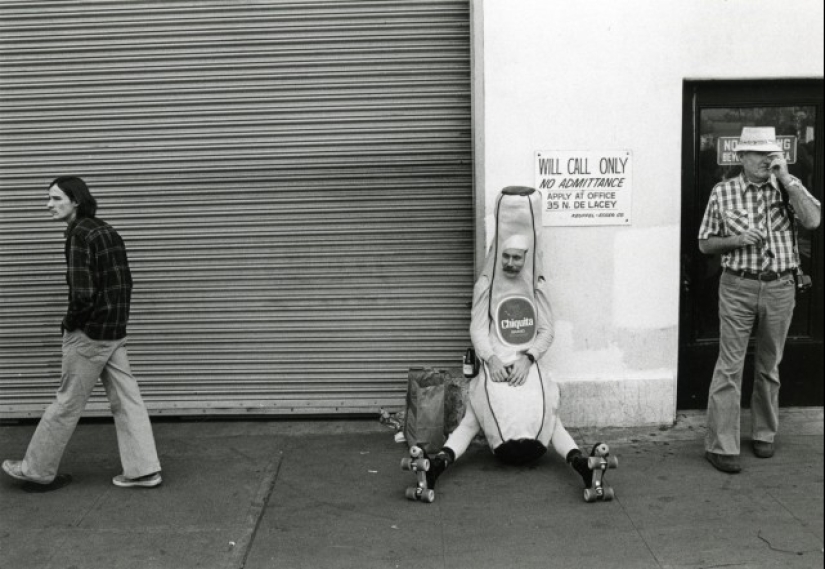 Photographer Gary Kruger is a virtuoso of moments, enchanted by the street Photographer Gary Kruger is a virtuoso of moments, enchanted by the street