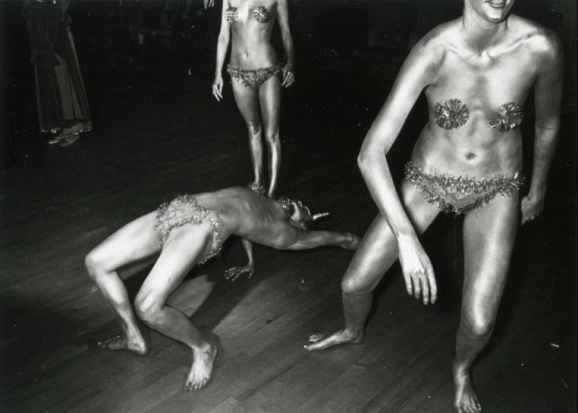 Photographer Gary Kruger is a virtuoso of moments, enchanted by the street Photographer Gary Kruger is a virtuoso of moments, enchanted by the street