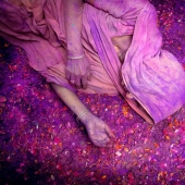 Photographer of 10 years, he traveled through the most beautiful places to capture the essence of the human