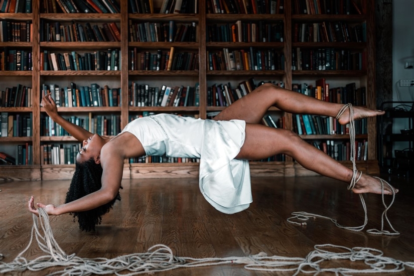 Photographer The Dirty Archangel and His Shibari on the Streets of New York: When Art Reveals Freedom Photographer The Dirty Archangel and His Shibari on the Streets of New York: When Art Reveals Freedom