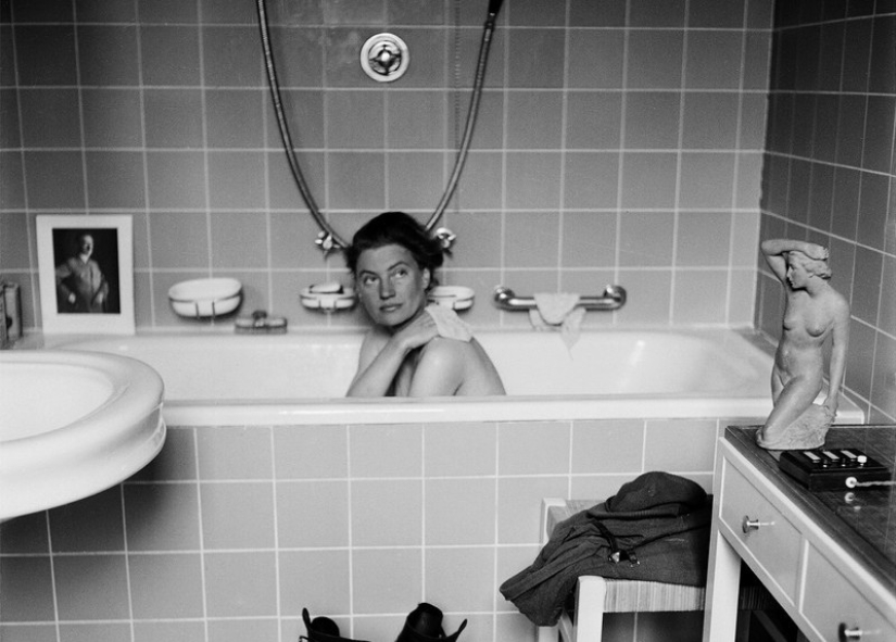 Photos of a woman who switched from modeling to photographing the horrors of war Photos of a woman who switched from modeling to photographing the horrors of war