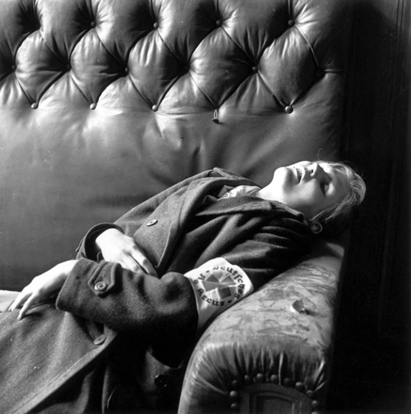 Photos of a woman who switched from modeling to photographing the horrors of war Photos of a woman who switched from modeling to photographing the horrors of war