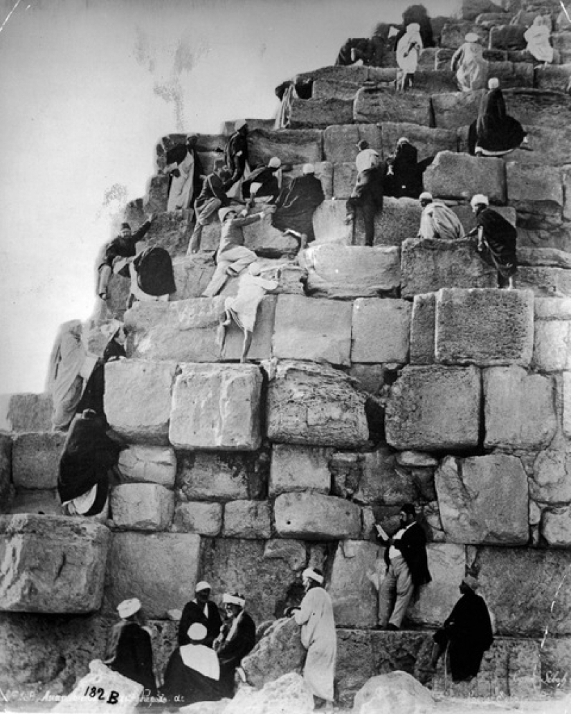Picnic on the Pyramids: tourists in Giza during the British occupation Picnic on the Pyramids: tourists in Giza during the British occupation