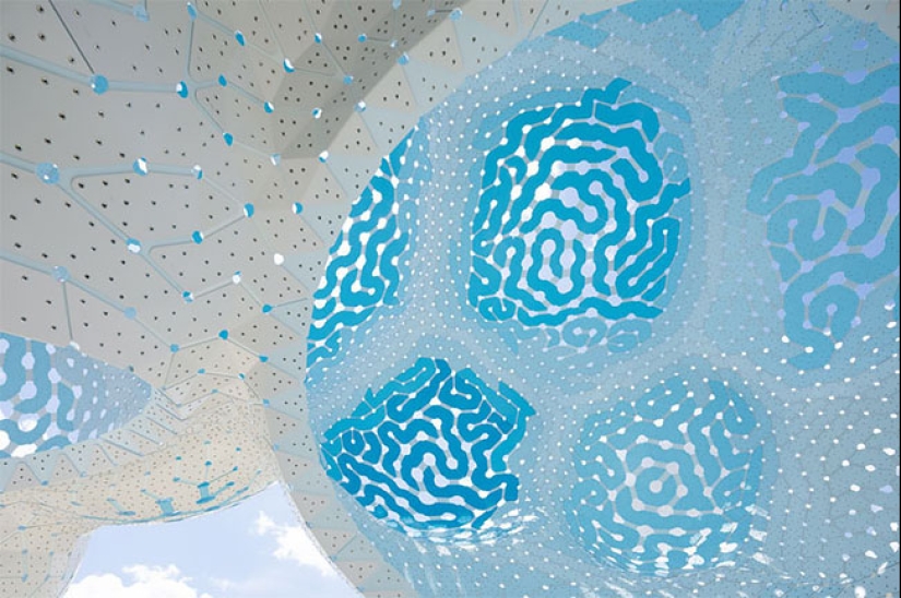 Pilares de los Sueños: escultura en forma de globo de 3564 piezas Pilares de los Sueños: escultura en forma de globo de 3564 piezas