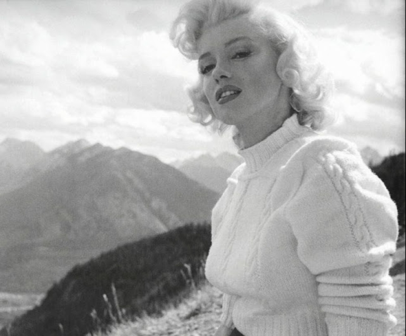 Plaster-beauty is not a hindrance: rare photos of Marilyn Monroe on crutches