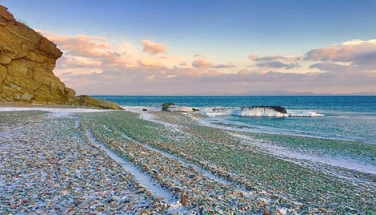 Playa "Vodka" en Primorye-de un vertedero de botellas a una atracción turística