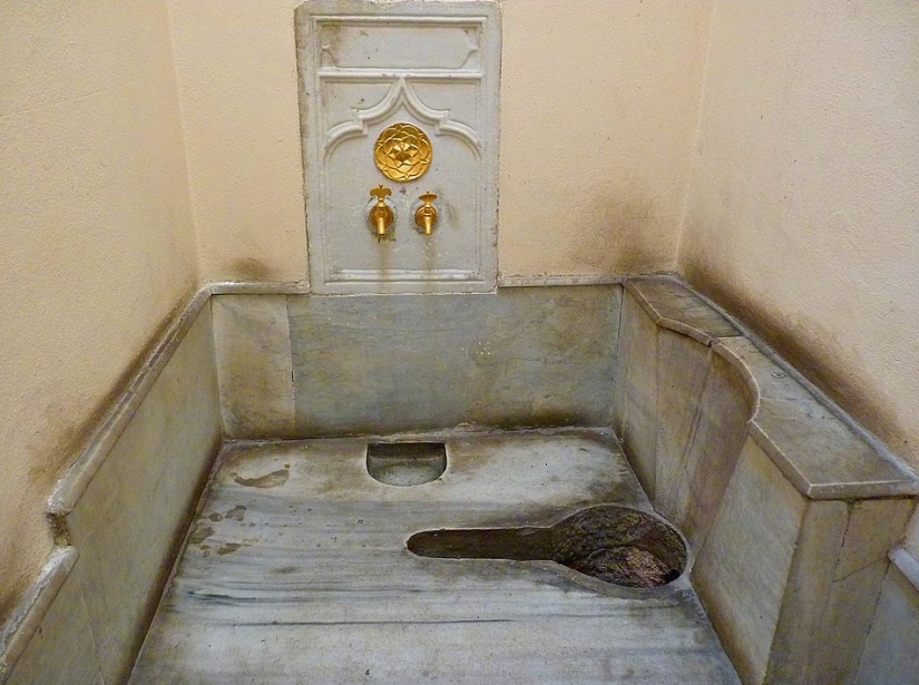 Por qué hay dos tipos diferentes de inodoros en los apartamentos turcos Por qué hay dos tipos diferentes de inodoros en los apartamentos turcos