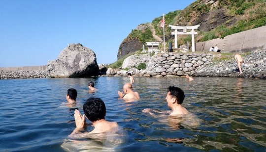Por qué la isla japonesa de Okinoshima ha estado cerrada a las mujeres durante siglos