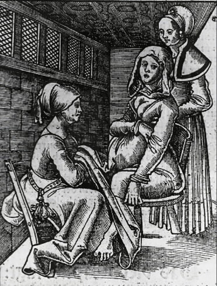 Por qué las mujeres dan a luz acostadas y qué tiene que ver el rey Luis XIV con eso