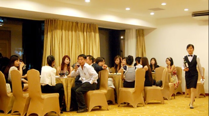 Por qué las mujeres uzbekas trenzan muchas coletas Por qué las mujeres uzbekas trenzan muchas coletas