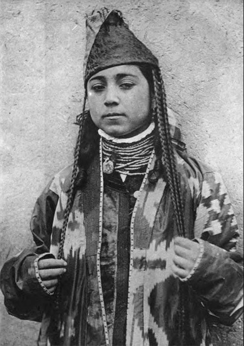 Por qué las mujeres uzbekas trenzan muchas coletas Por qué las mujeres uzbekas trenzan muchas coletas