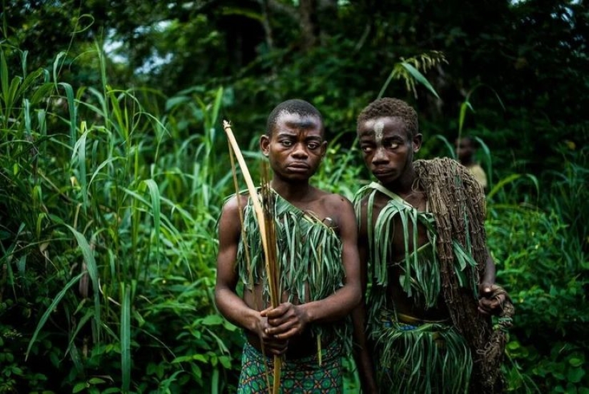 Por qué los africanos tienen la piel oscura si el negro atrae el calor