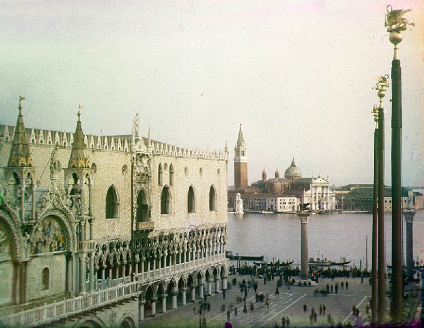 Pre-war Venice in color photographs by Bernard Eilers
