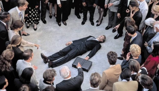 ¿Qué es el “efecto espectador” o por qué una persona queda sin ayuda en una multitud?