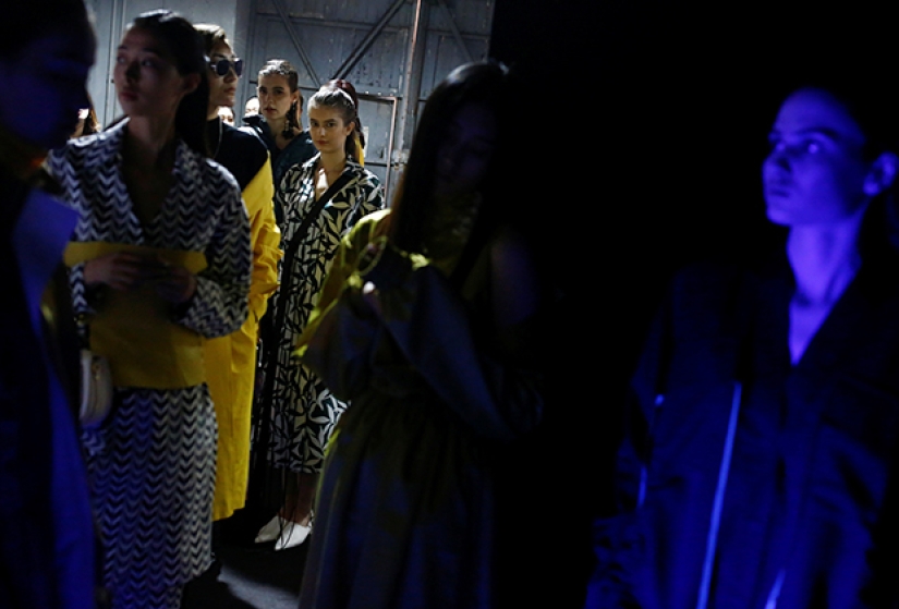 Quiénes son los "monos blancos" o por qué un" buen tipo " es una profesión en China