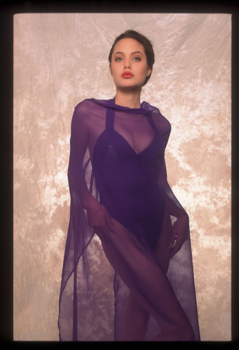 Rare shots from a photo shoot of 16-year-old Angelina Jolie in underwear Rare shots from a photo shoot of 16-year-old Angelina Jolie in underwear