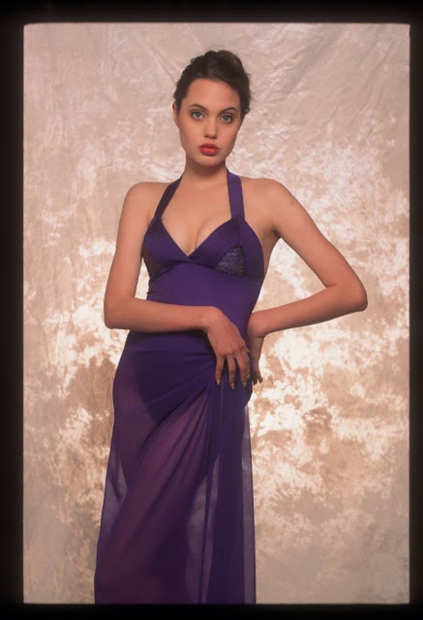Rare shots from a photo shoot of 16-year-old Angelina Jolie in underwear Rare shots from a photo shoot of 16-year-old Angelina Jolie in underwear