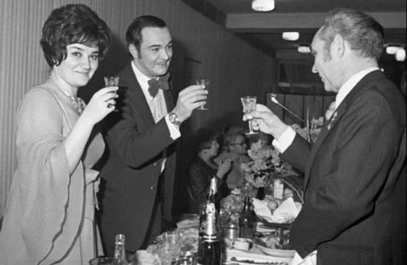 Rare shots of Soviet celebrities during the feast Rare shots of Soviet celebrities during the feast