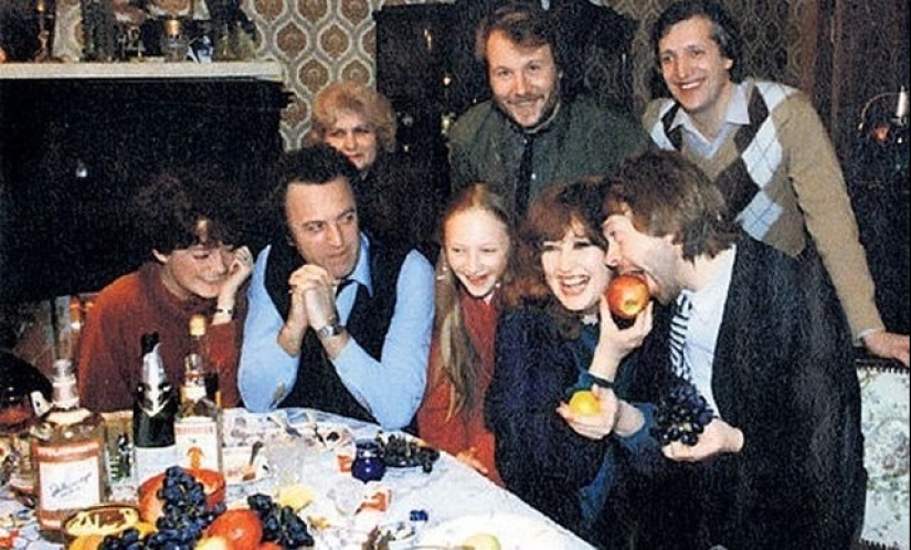 Rare shots of Soviet celebrities during the feast Rare shots of Soviet celebrities during the feast
