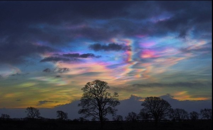 Rare types of winter clouds: what do "pearl" and "mother-of-pearl" clouds look like?