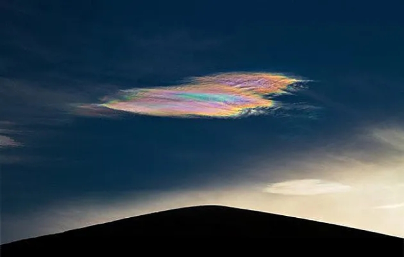 Rare types of winter clouds: what do "pearl" and "mother-of-pearl" clouds look like?