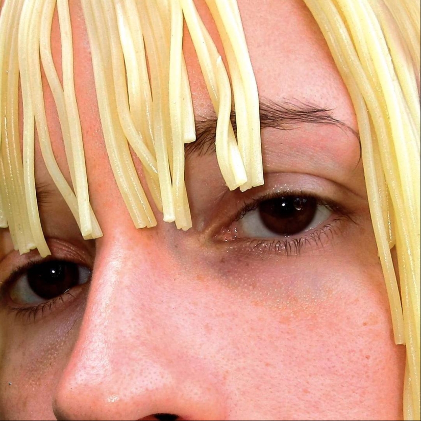 Realidad distorsionada - surrealismo en las obras de Gab Bois Realidad distorsionada - surrealismo en las obras de Gab Bois