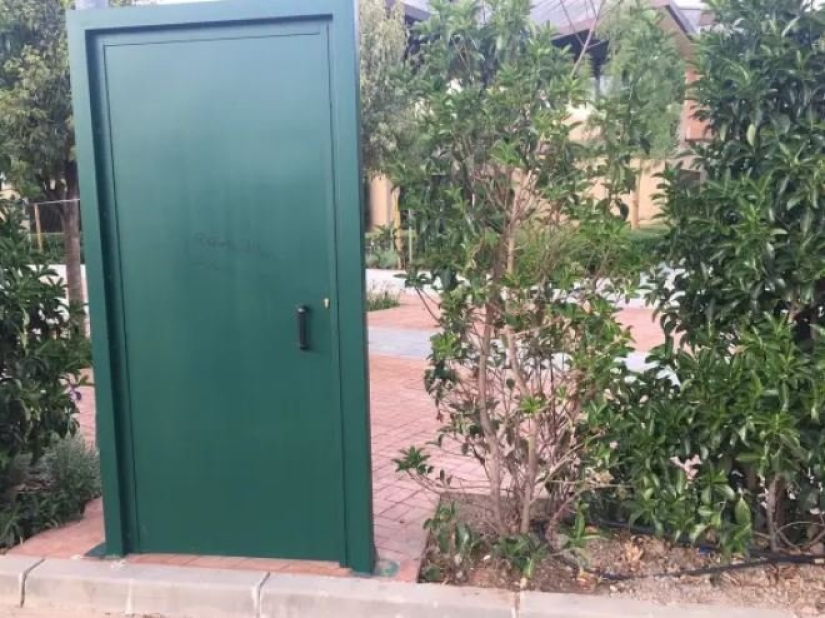 Recreated: 22 creations of armless designers and architects Recreated: 22 creations of armless designers and architects