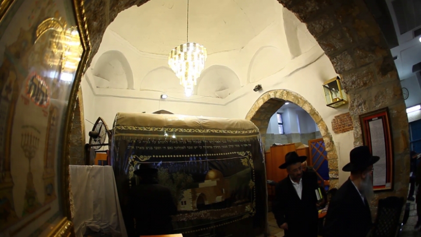 Red thread on the wrist. Where did it come from and what does it mean Red thread on the wrist. Where did it come from and what does it mean