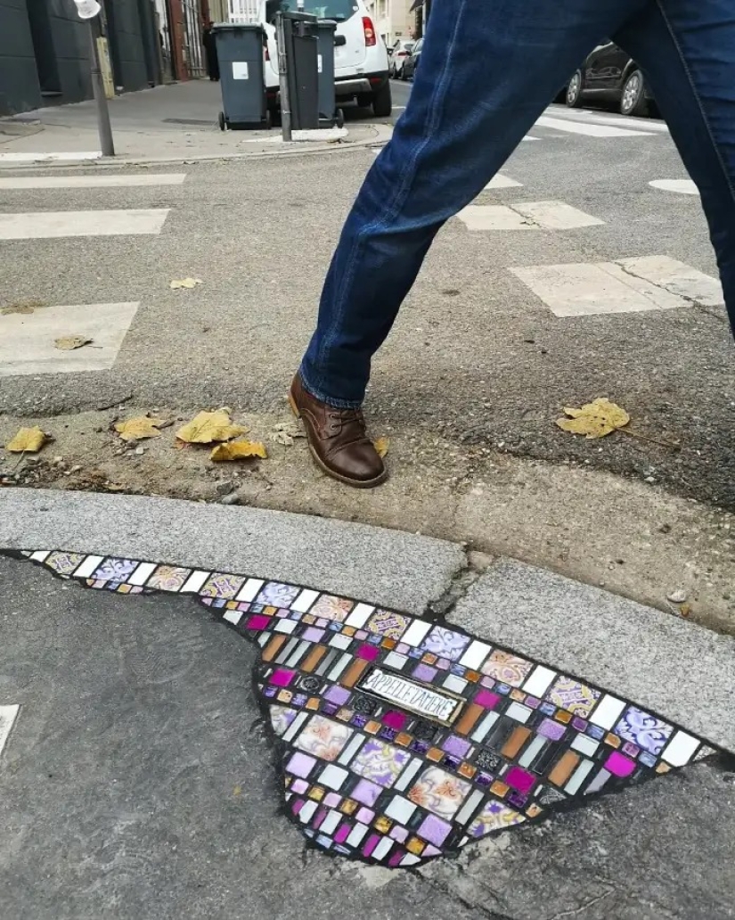 Reparando calles con mosaicos artísticos
