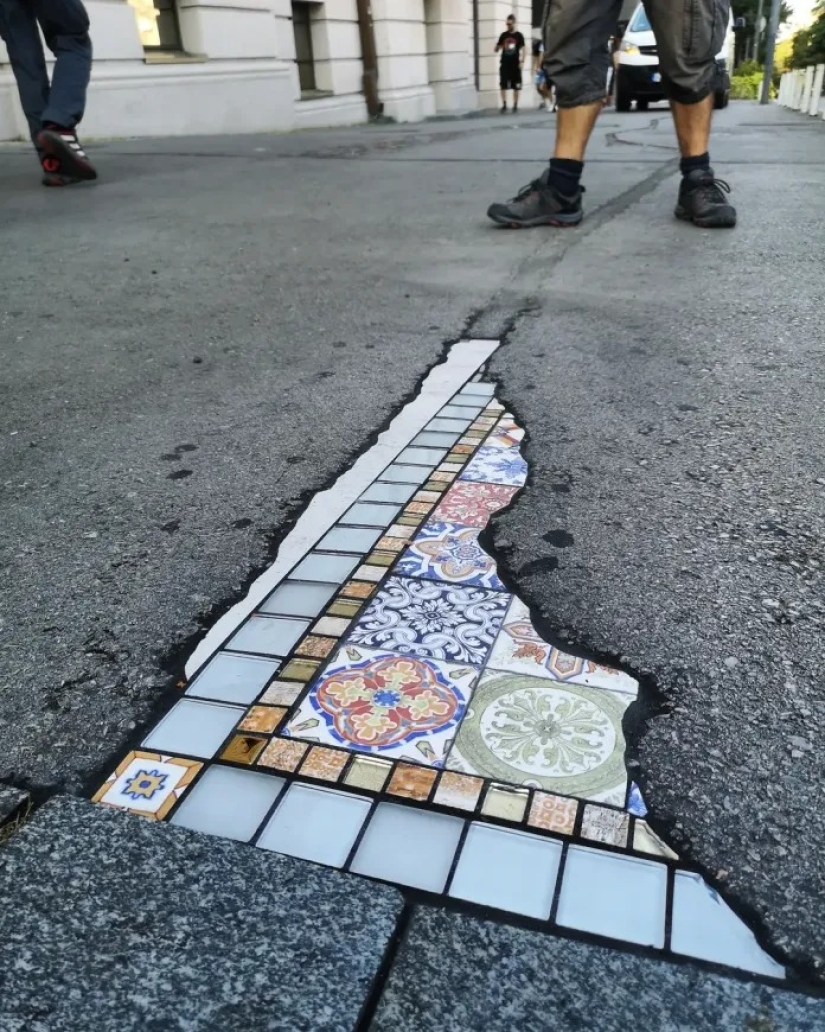 Reparando calles con mosaicos artísticos